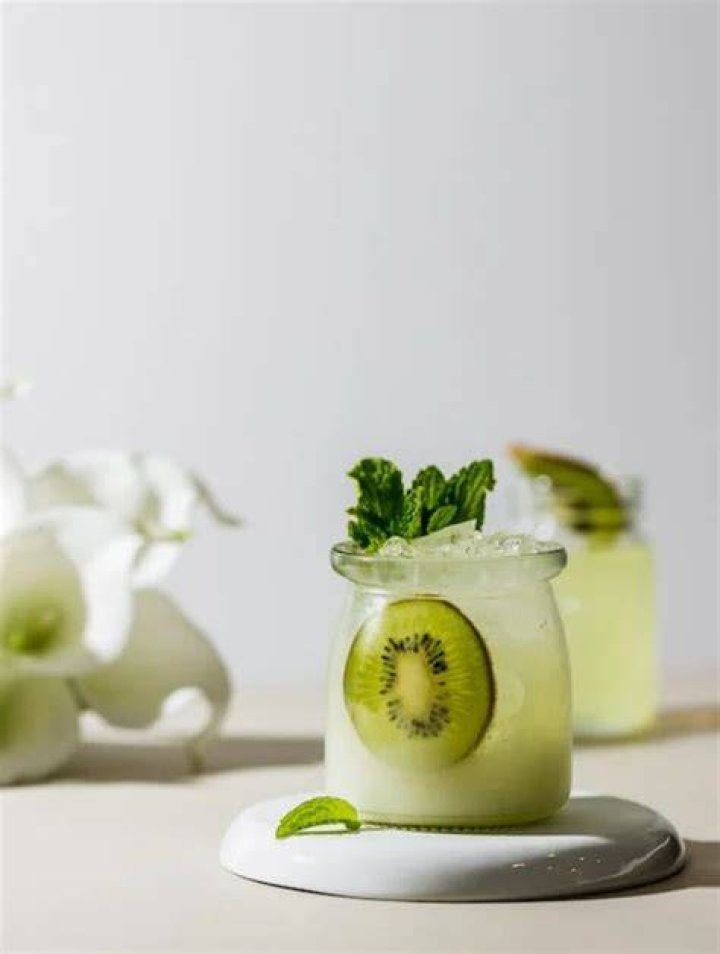 Can you mix kiwi and milk?