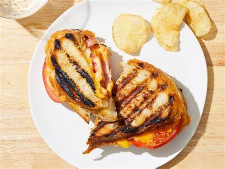 Do you need to oil a panini press?