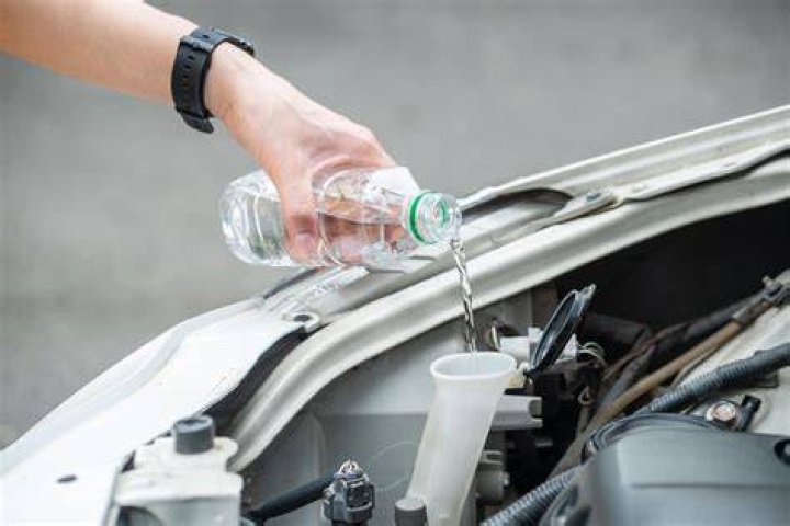 Do you put water in car radiator?