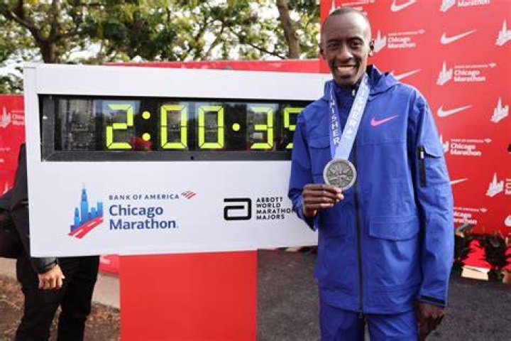 What is the men's marathon record?